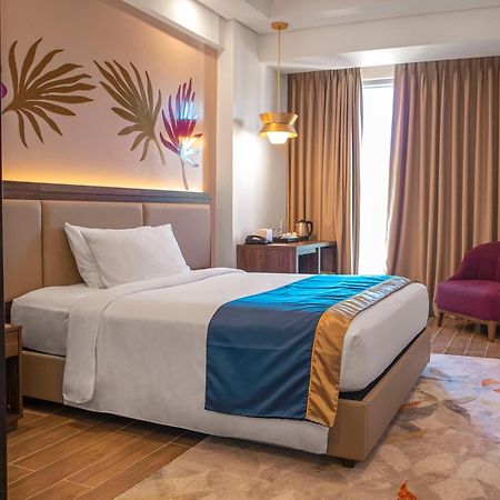 Kingsford Hotel Manila Paranaque City ภายนอก รูปภาพ