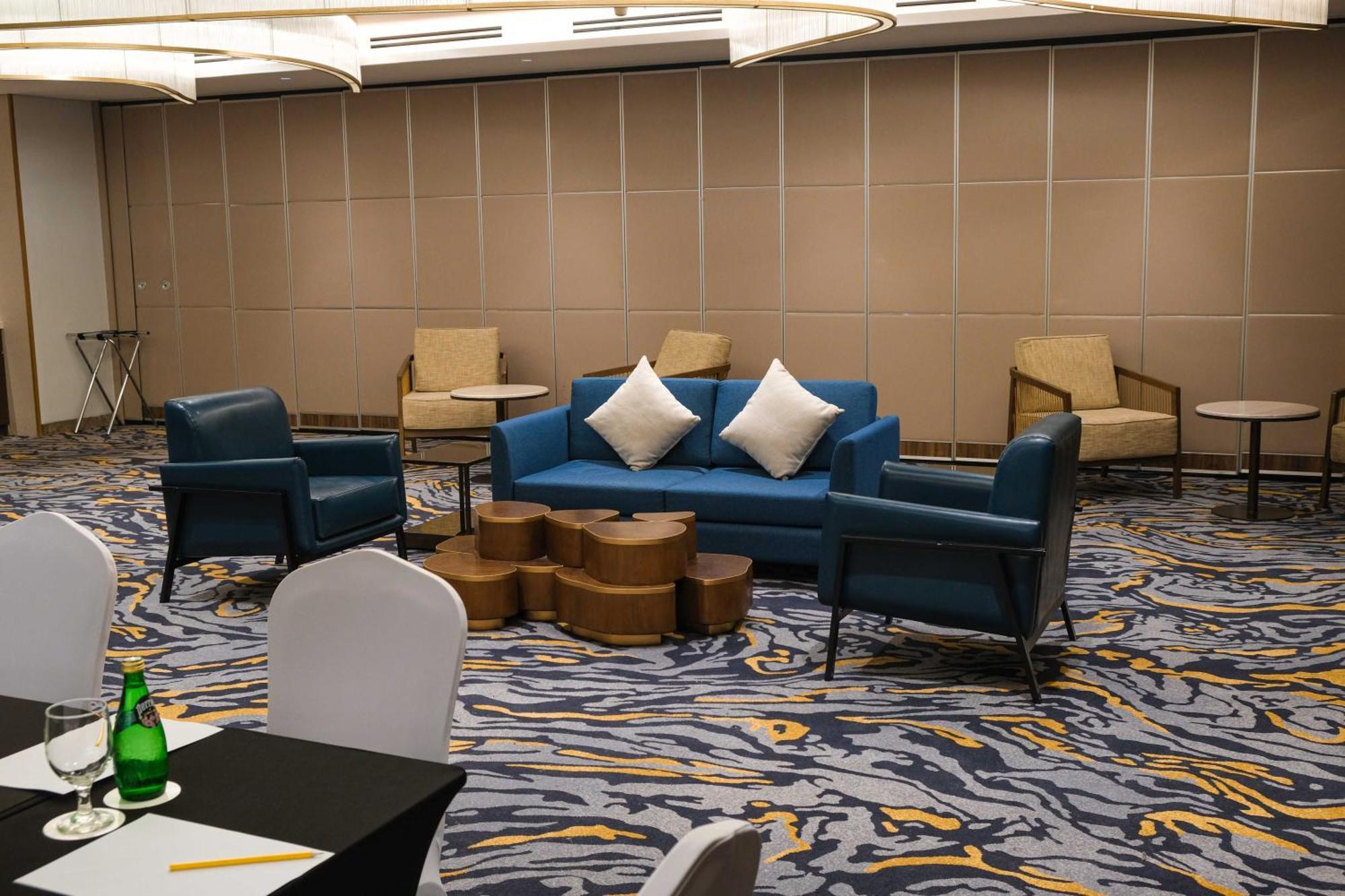 Kingsford Hotel Manila Paranaque City ภายนอก รูปภาพ
