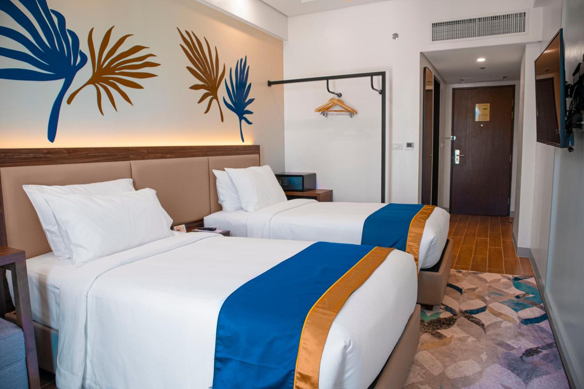 Kingsford Hotel Manila Paranaque City ภายนอก รูปภาพ