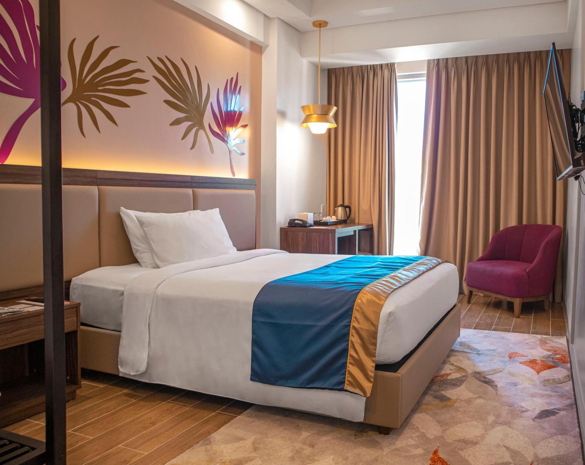 Kingsford Hotel Manila Paranaque City ภายนอก รูปภาพ